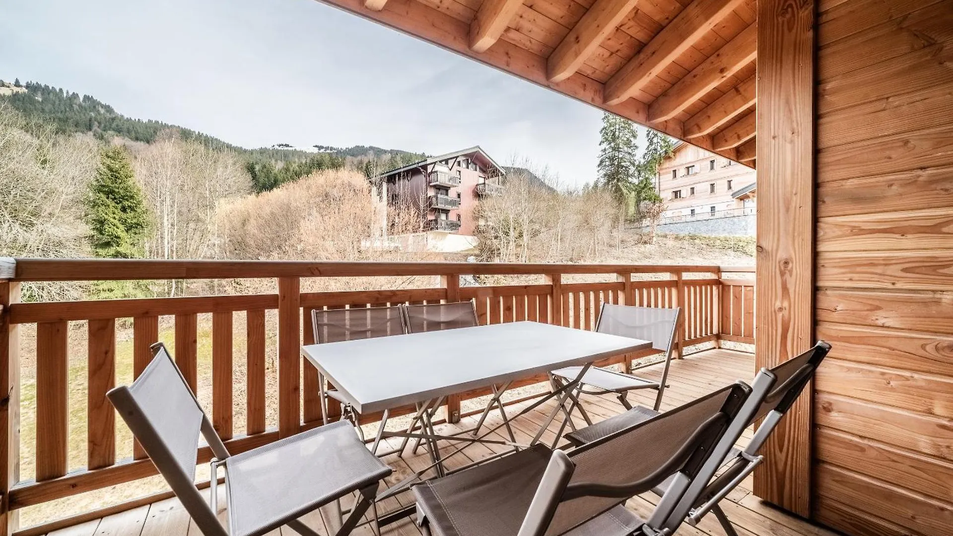 Apartment Thredbo, Les Carroz D'Araches - By Emerald Stay