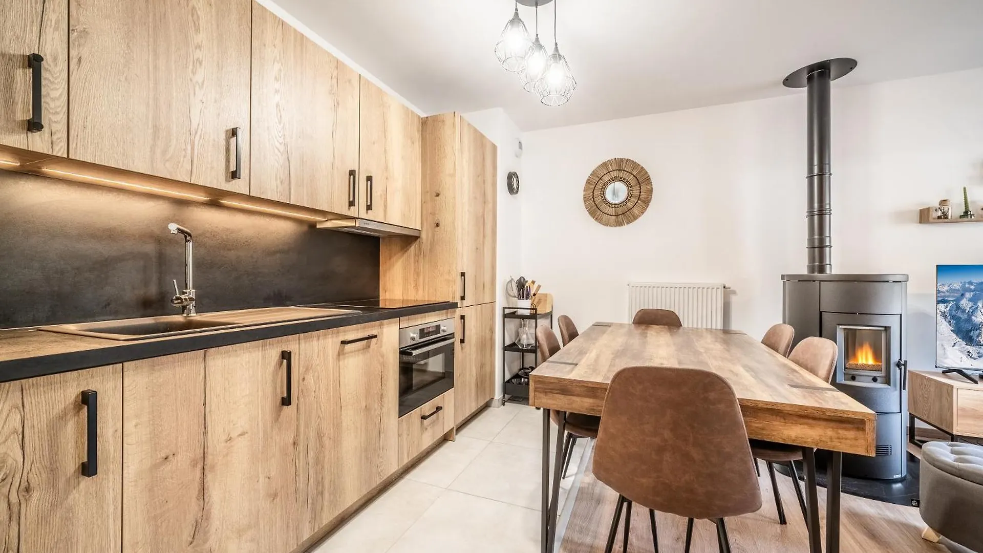 Apartment Thredbo, Les Carroz D'Araches - By Emerald Stay