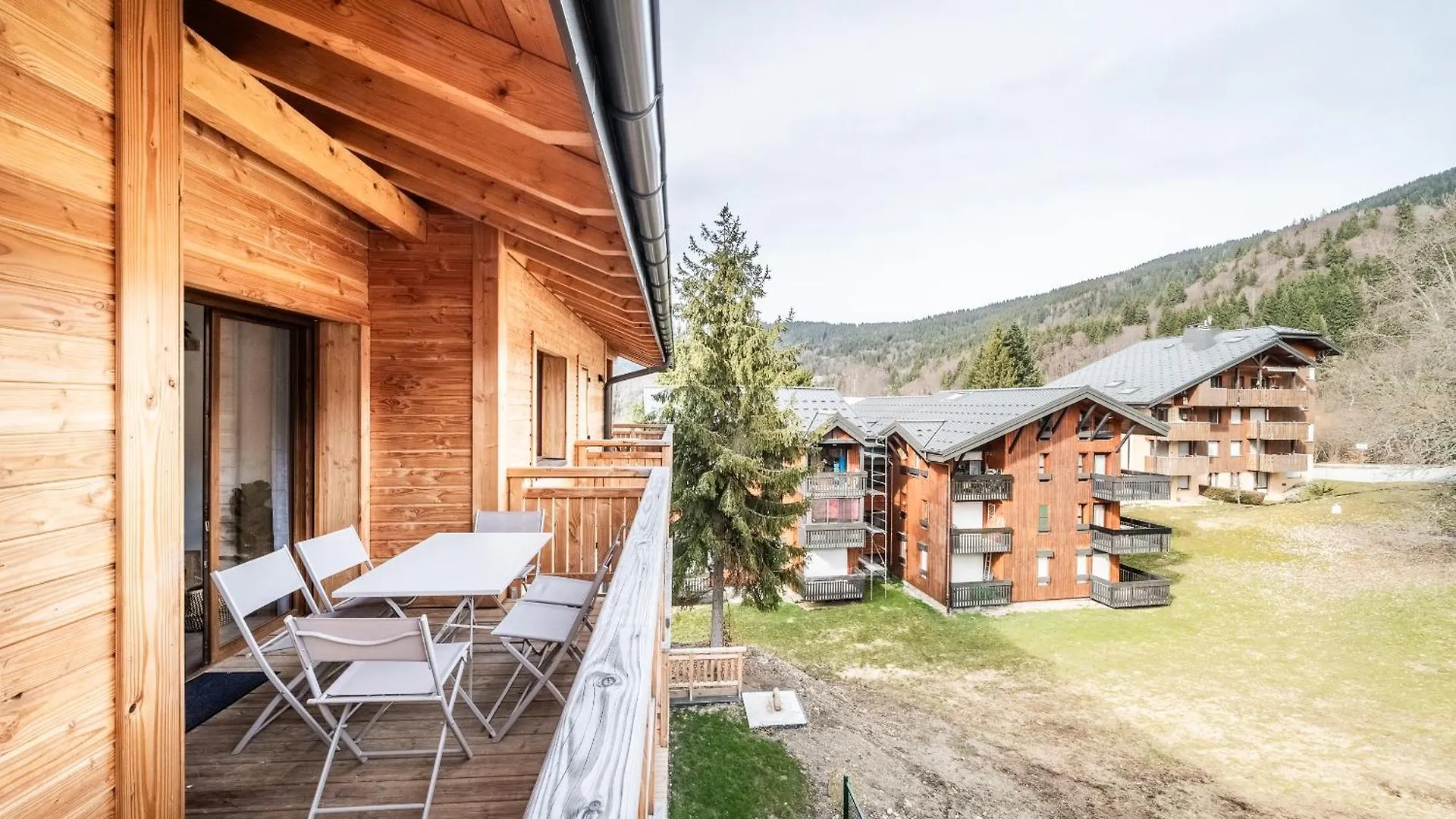 Apartment Thredbo, Les Carroz D'Araches - By Emerald Stay France